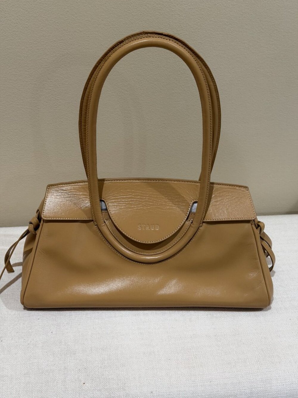 STAUD MAUDE SHOULDER BAG-CAMEL LEATHER - Picture 2 of 4